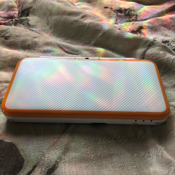 Nintendo 2DS XL. Preinstalled Mario Kart 7! - Picture 2 of 3